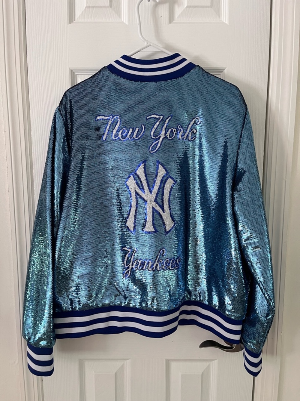 The Wild Collective NY Yankees Sequin Bomber Jacket Size XL - Picture 6 of 7
